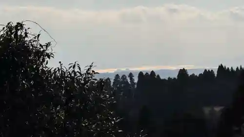 霧島神宮の{uncategorized: "未分類", other: "その他", undefined: "問題あり", building: "その他建物", grave: "お墓", sacred_gate: "鳥居", guardian: "狛犬", statue: "像", buddha: "仏像", history: "歴史", nature: "自然", garden: "庭園", animal: "動物", pagoda: "塔", temizu: "手水舎", mountain_gate: "山門・神門", sanctuary: "本殿・本堂", subordinate: "末社・摂社", art: "芸術", scenery: "景色", jizo: "地蔵", ema: "絵馬", goshuin: "御朱印", omikuji: "おみくじ", items: "授与品その他", amulet: "お守り", goshuincho: "御朱印帳", eats: "食事", festival: "お祭り", votive_dance: "神楽", shichigosan: "七五三参", wedding: "結婚式", experience: "体験その他", initially: "初詣", around: "周辺", anti_infection: "感染症対策"}