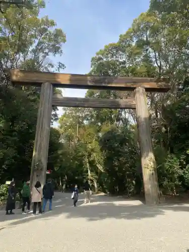熱田神宮の{uncategorized: "未分類", other: "その他", undefined: "問題あり", building: "その他建物", grave: "お墓", sacred_gate: "鳥居", guardian: "狛犬", statue: "像", buddha: "仏像", history: "歴史", nature: "自然", garden: "庭園", animal: "動物", pagoda: "塔", temizu: "手水舎", mountain_gate: "山門・神門", sanctuary: "本殿・本堂", subordinate: "末社・摂社", art: "芸術", scenery: "景色", jizo: "地蔵", ema: "絵馬", goshuin: "御朱印", omikuji: "おみくじ", items: "授与品その他", amulet: "お守り", goshuincho: "御朱印帳", eats: "食事", festival: "お祭り", votive_dance: "神楽", shichigosan: "七五三参", wedding: "結婚式", experience: "体験その他", initially: "初詣", around: "周辺", anti_infection: "感染症対策"}