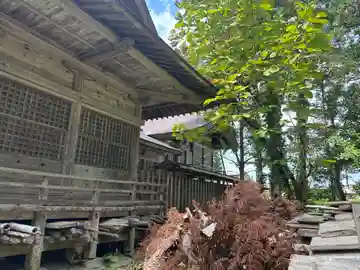 鎮岡神社の本殿・本堂