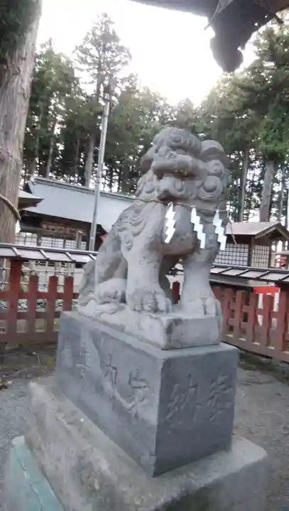 櫛引八幡宮の狛犬