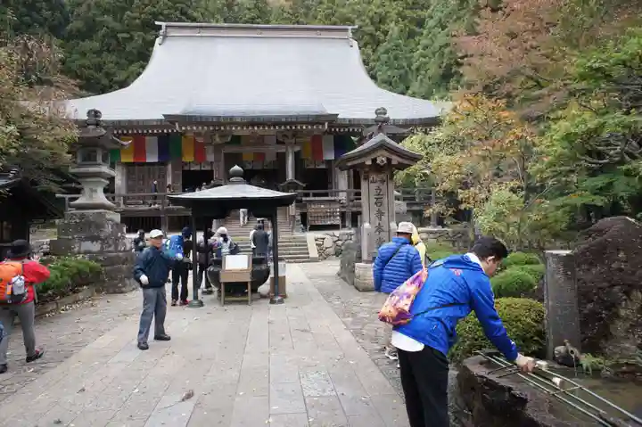 宝珠山 立石寺の本殿・本堂