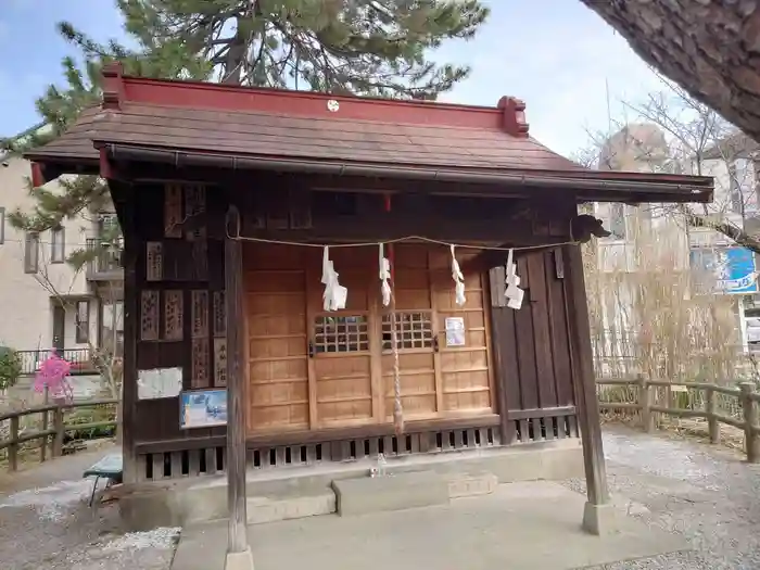 身形神社の本殿