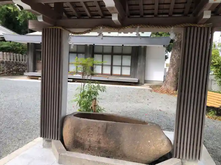公智神社の手水舎
