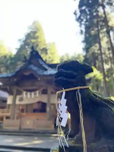 御岩神社の狛犬