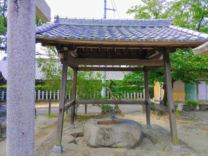 八幡社(下起北)の手水舎