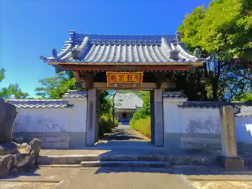 満国寺の山門