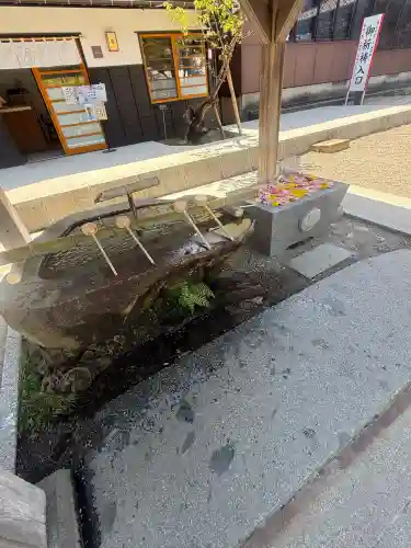 荘内神社の{uncategorized: "未分類", other: "その他", undefined: "問題あり", building: "その他建物", grave: "お墓", sacred_gate: "鳥居", guardian: "狛犬", statue: "像", buddha: "仏像", history: "歴史", nature: "自然", garden: "庭園", animal: "動物", pagoda: "塔", temizu: "手水舎", mountain_gate: "山門・神門", sanctuary: "本殿・本堂", subordinate: "末社・摂社", art: "芸術", scenery: "景色", jizo: "地蔵", ema: "絵馬", goshuin: "御朱印", omikuji: "おみくじ", items: "授与品その他", amulet: "お守り", goshuincho: "御朱印帳", eats: "食事", festival: "お祭り", votive_dance: "神楽", shichigosan: "七五三参", wedding: "結婚式", experience: "体験その他", initially: "初詣", around: "周辺", anti_infection: "感染症対策"}