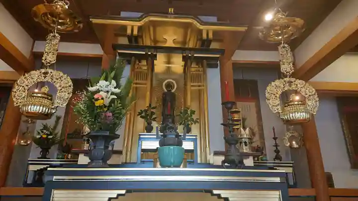 照蓮坊の本殿・本堂