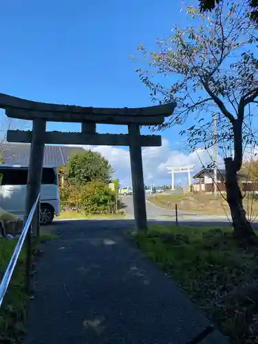 多鯰ヶ池弁天宮の鳥居