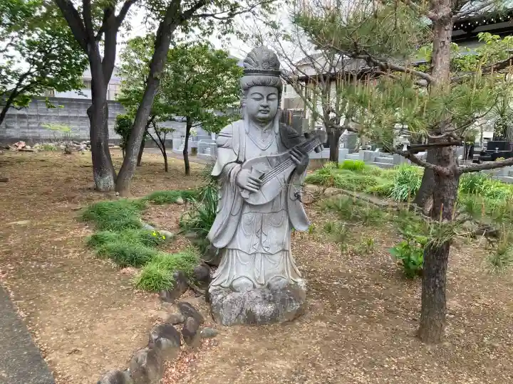 観蔵院の{uncategorized: "未分類", other: "その他", undefined: "問題あり", building: "その他建物", grave: "お墓", sacred_gate: "鳥居", guardian: "狛犬", statue: "像", buddha: "仏像", history: "歴史", nature: "自然", garden: "庭園", animal: "動物", pagoda: "塔", temizu: "手水舎", mountain_gate: "山門・神門", sanctuary: "本殿・本堂", subordinate: "末社・摂社", art: "芸術", scenery: "景色", jizo: "地蔵", ema: "絵馬", goshuin: "御朱印", omikuji: "おみくじ", items: "授与品その他", amulet: "お守り", goshuincho: "御朱印帳", eats: "食事", festival: "お祭り", votive_dance: "神楽", shichigosan: "七五三参", wedding: "結婚式", experience: "体験その他", initially: "初詣", around: "周辺", anti_infection: "感染症対策"}