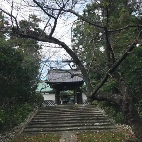 醫王寺の山門