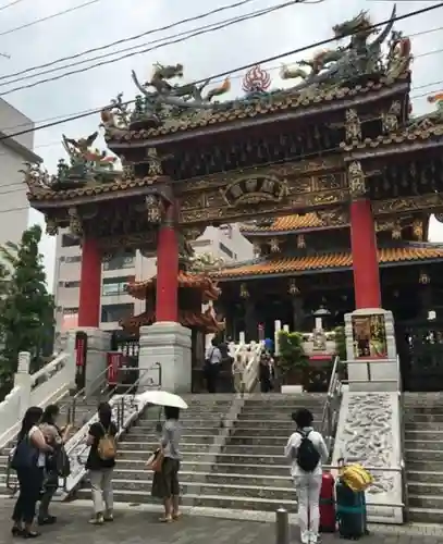 横濱関帝廟の山門・神門