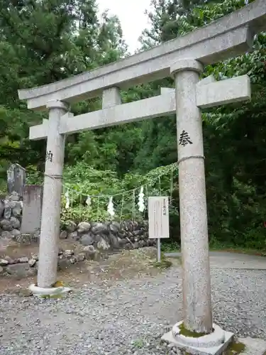 八海山尊神社の鳥居