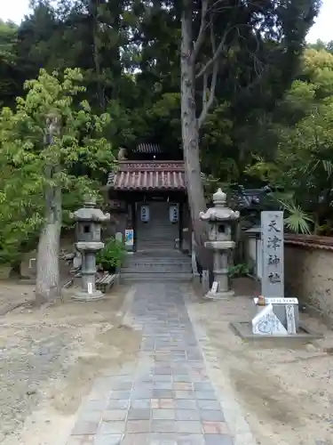 天津神社の建物その他