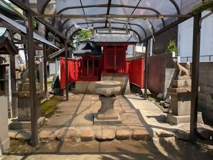 柳原稲荷神社の{uncategorized: "未分類", other: "その他", undefined: "問題あり", building: "その他建物", grave: "お墓", sacred_gate: "鳥居", guardian: "狛犬", statue: "像", buddha: "仏像", history: "歴史", nature: "自然", garden: "庭園", animal: "動物", pagoda: "塔", temizu: "手水舎", mountain_gate: "山門・神門", sanctuary: "本殿・本堂", subordinate: "末社・摂社", art: "芸術", scenery: "景色", jizo: "地蔵", ema: "絵馬", goshuin: "御朱印", omikuji: "おみくじ", items: "授与品その他", amulet: "お守り", goshuincho: "御朱印帳", eats: "食事", festival: "お祭り", votive_dance: "神楽", shichigosan: "七五三参", wedding: "結婚式", experience: "体験その他", initially: "初詣", around: "周辺", anti_infection: "感染症対策"}