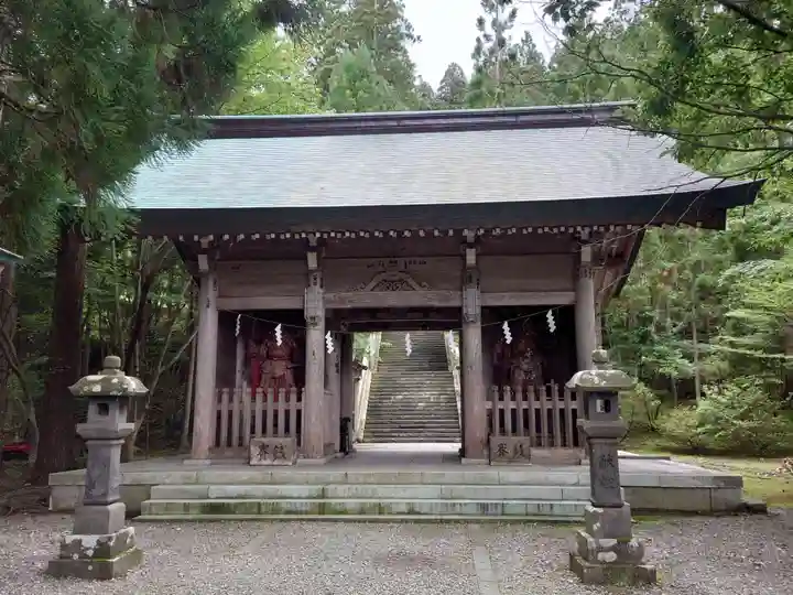 真山神社の山門・神門