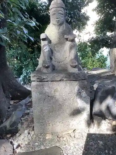 神明大明神社の像