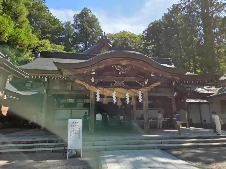 白山比咩神社の{uncategorized: "未分類", other: "その他", undefined: "問題あり", building: "その他建物", grave: "お墓", sacred_gate: "鳥居", guardian: "狛犬", statue: "像", buddha: "仏像", history: "歴史", nature: "自然", garden: "庭園", animal: "動物", pagoda: "塔", temizu: "手水舎", mountain_gate: "山門・神門", sanctuary: "本殿・本堂", subordinate: "末社・摂社", art: "芸術", scenery: "景色", jizo: "地蔵", ema: "絵馬", goshuin: "御朱印", omikuji: "おみくじ", items: "授与品その他", amulet: "お守り", goshuincho: "御朱印帳", eats: "食事", festival: "お祭り", votive_dance: "神楽", shichigosan: "七五三参", wedding: "結婚式", experience: "体験その他", initially: "初詣", around: "周辺", anti_infection: "感染症対策"}