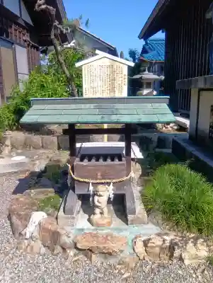御井神社の{uncategorized: "未分類", other: "その他", undefined: "問題あり", building: "その他建物", grave: "お墓", sacred_gate: "鳥居", guardian: "狛犬", statue: "像", buddha: "仏像", history: "歴史", nature: "自然", garden: "庭園", animal: "動物", pagoda: "塔", temizu: "手水舎", mountain_gate: "山門・神門", sanctuary: "本殿・本堂", subordinate: "末社・摂社", art: "芸術", scenery: "景色", jizo: "地蔵", ema: "絵馬", goshuin: "御朱印", omikuji: "おみくじ", items: "授与品その他", amulet: "お守り", goshuincho: "御朱印帳", eats: "食事", festival: "お祭り", votive_dance: "神楽", shichigosan: "七五三参", wedding: "結婚式", experience: "体験その他", initially: "初詣", around: "周辺", anti_infection: "感染症対策"}