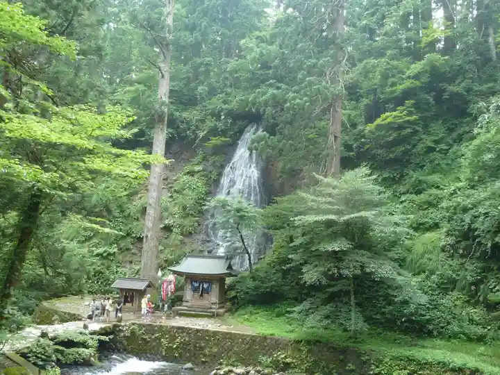 出羽神社(出羽三山神社)~三神合祭殿~の自然