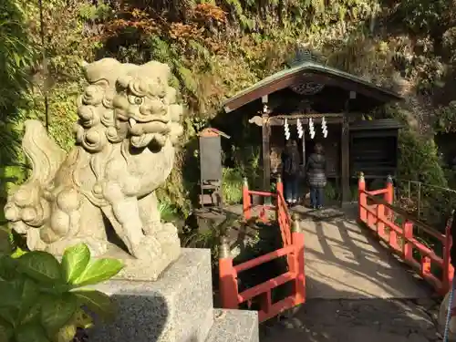 銭洗弁財天宇賀福神社の狛犬