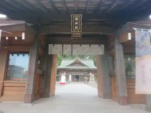 岡田神社の山門