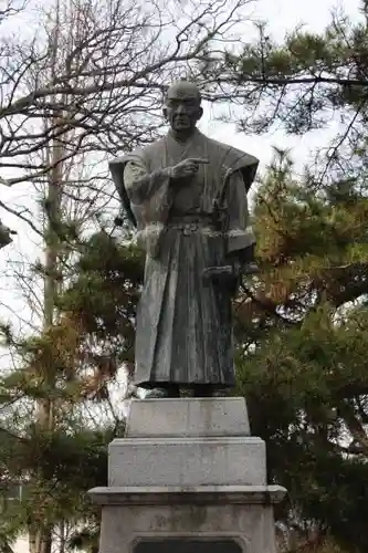 高砂神社の像