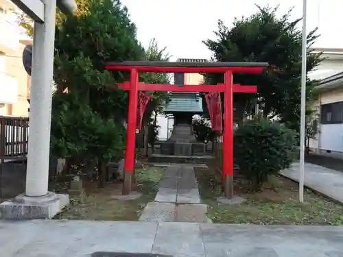 小松翁稲荷神社の鳥居