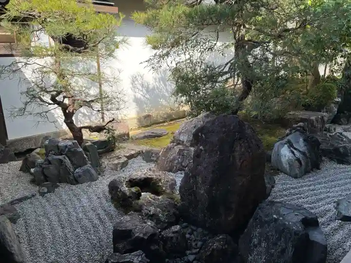 大仙院の{uncategorized: "未分類", other: "その他", undefined: "問題あり", building: "その他建物", grave: "お墓", sacred_gate: "鳥居", guardian: "狛犬", statue: "像", buddha: "仏像", history: "歴史", nature: "自然", garden: "庭園", animal: "動物", pagoda: "塔", temizu: "手水舎", mountain_gate: "山門・神門", sanctuary: "本殿・本堂", subordinate: "末社・摂社", art: "芸術", scenery: "景色", jizo: "地蔵", ema: "絵馬", goshuin: "御朱印", omikuji: "おみくじ", items: "授与品その他", amulet: "お守り", goshuincho: "御朱印帳", eats: "食事", festival: "お祭り", votive_dance: "神楽", shichigosan: "七五三参", wedding: "結婚式", experience: "体験その他", initially: "初詣", around: "周辺", anti_infection: "感染症対策"}