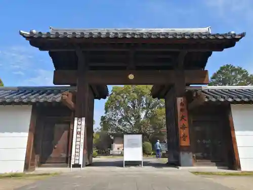 大安寺の山門