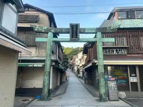 江島神社の{uncategorized: "未分類", other: "その他", undefined: "問題あり", building: "その他建物", grave: "お墓", sacred_gate: "鳥居", guardian: "狛犬", statue: "像", buddha: "仏像", history: "歴史", nature: "自然", garden: "庭園", animal: "動物", pagoda: "塔", temizu: "手水舎", mountain_gate: "山門・神門", sanctuary: "本殿・本堂", subordinate: "末社・摂社", art: "芸術", scenery: "景色", jizo: "地蔵", ema: "絵馬", goshuin: "御朱印", omikuji: "おみくじ", items: "授与品その他", amulet: "お守り", goshuincho: "御朱印帳", eats: "食事", festival: "お祭り", votive_dance: "神楽", shichigosan: "七五三参", wedding: "結婚式", experience: "体験その他", initially: "初詣", around: "周辺", anti_infection: "感染症対策"}