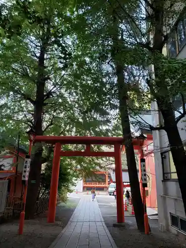 花園神社の鳥居