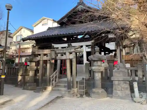 被官稲荷神社の本殿