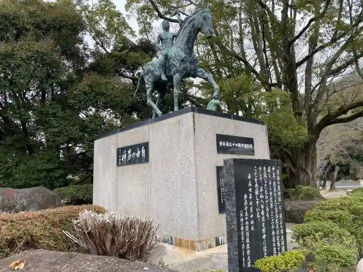 岡山縣護國神社の{uncategorized: "未分類", other: "その他", undefined: "問題あり", building: "その他建物", grave: "お墓", sacred_gate: "鳥居", guardian: "狛犬", statue: "像", buddha: "仏像", history: "歴史", nature: "自然", garden: "庭園", animal: "動物", pagoda: "塔", temizu: "手水舎", mountain_gate: "山門・神門", sanctuary: "本殿・本堂", subordinate: "末社・摂社", art: "芸術", scenery: "景色", jizo: "地蔵", ema: "絵馬", goshuin: "御朱印", omikuji: "おみくじ", items: "授与品その他", amulet: "お守り", goshuincho: "御朱印帳", eats: "食事", festival: "お祭り", votive_dance: "神楽", shichigosan: "七五三参", wedding: "結婚式", experience: "体験その他", initially: "初詣", around: "周辺", anti_infection: "感染症対策"}