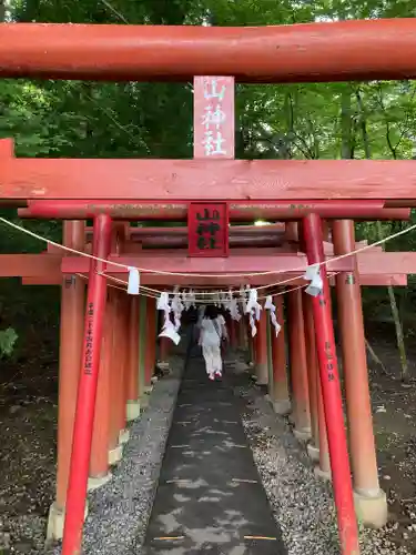 新屋山神社の鳥居