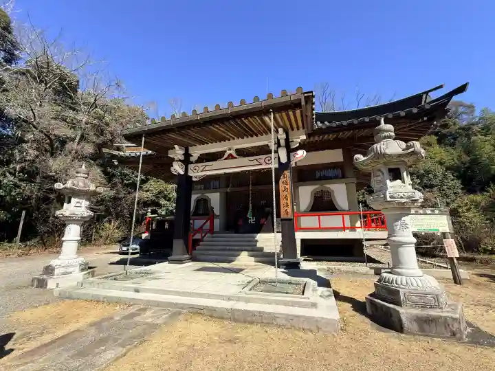 清滝寺の{uncategorized: "未分類", other: "その他", undefined: "問題あり", building: "その他建物", grave: "お墓", sacred_gate: "鳥居", guardian: "狛犬", statue: "像", buddha: "仏像", history: "歴史", nature: "自然", garden: "庭園", animal: "動物", pagoda: "塔", temizu: "手水舎", mountain_gate: "山門・神門", sanctuary: "本殿・本堂", subordinate: "末社・摂社", art: "芸術", scenery: "景色", jizo: "地蔵", ema: "絵馬", goshuin: "御朱印", omikuji: "おみくじ", items: "授与品その他", amulet: "お守り", goshuincho: "御朱印帳", eats: "食事", festival: "お祭り", votive_dance: "神楽", shichigosan: "七五三参", wedding: "結婚式", experience: "体験その他", initially: "初詣", around: "周辺", anti_infection: "感染症対策"}