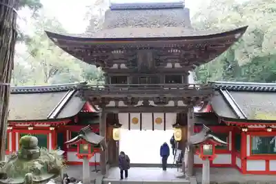 石上神宮の山門・神門