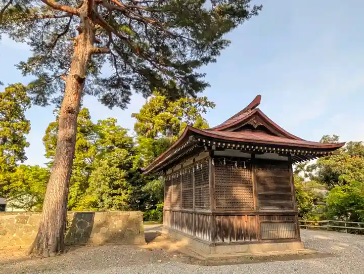 天津神社の{uncategorized: "未分類", other: "その他", undefined: "問題あり", building: "その他建物", grave: "お墓", sacred_gate: "鳥居", guardian: "狛犬", statue: "像", buddha: "仏像", history: "歴史", nature: "自然", garden: "庭園", animal: "動物", pagoda: "塔", temizu: "手水舎", mountain_gate: "山門・神門", sanctuary: "本殿・本堂", subordinate: "末社・摂社", art: "芸術", scenery: "景色", jizo: "地蔵", ema: "絵馬", goshuin: "御朱印", omikuji: "おみくじ", items: "授与品その他", amulet: "お守り", goshuincho: "御朱印帳", eats: "食事", festival: "お祭り", votive_dance: "神楽", shichigosan: "七五三参", wedding: "結婚式", experience: "体験その他", initially: "初詣", around: "周辺", anti_infection: "感染症対策"}