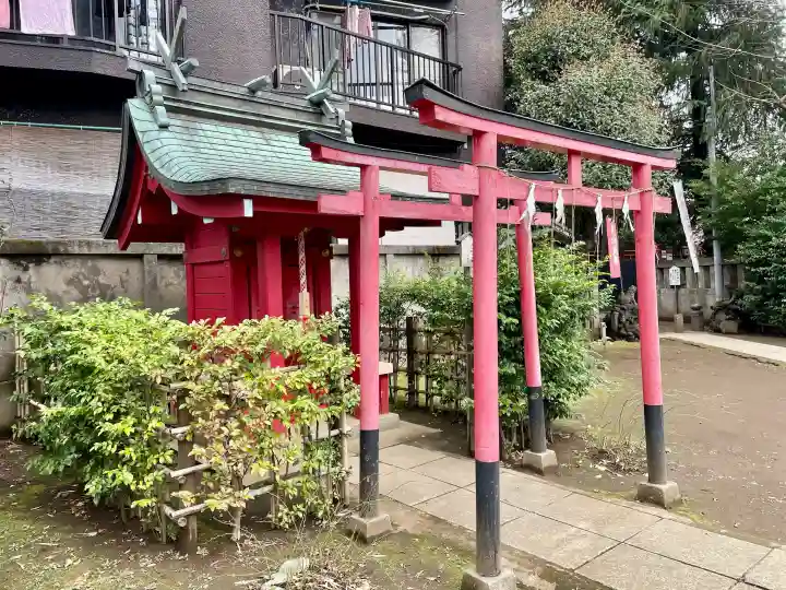 駒込天祖神社の{uncategorized: "未分類", other: "その他", undefined: "問題あり", building: "その他建物", grave: "お墓", sacred_gate: "鳥居", guardian: "狛犬", statue: "像", buddha: "仏像", history: "歴史", nature: "自然", garden: "庭園", animal: "動物", pagoda: "塔", temizu: "手水舎", mountain_gate: "山門・神門", sanctuary: "本殿・本堂", subordinate: "末社・摂社", art: "芸術", scenery: "景色", jizo: "地蔵", ema: "絵馬", goshuin: "御朱印", omikuji: "おみくじ", items: "授与品その他", amulet: "お守り", goshuincho: "御朱印帳", eats: "食事", festival: "お祭り", votive_dance: "神楽", shichigosan: "七五三参", wedding: "結婚式", experience: "体験その他", initially: "初詣", around: "周辺", anti_infection: "感染症対策"}