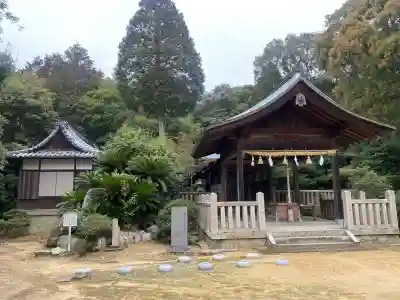 大和大圀魂神社の{uncategorized: "未分類", other: "その他", undefined: "問題あり", building: "その他建物", grave: "お墓", sacred_gate: "鳥居", guardian: "狛犬", statue: "像", buddha: "仏像", history: "歴史", nature: "自然", garden: "庭園", animal: "動物", pagoda: "塔", temizu: "手水舎", mountain_gate: "山門・神門", sanctuary: "本殿・本堂", subordinate: "末社・摂社", art: "芸術", scenery: "景色", jizo: "地蔵", ema: "絵馬", goshuin: "御朱印", omikuji: "おみくじ", items: "授与品その他", amulet: "お守り", goshuincho: "御朱印帳", eats: "食事", festival: "お祭り", votive_dance: "神楽", shichigosan: "七五三参", wedding: "結婚式", experience: "体験その他", initially: "初詣", around: "周辺", anti_infection: "感染症対策"}