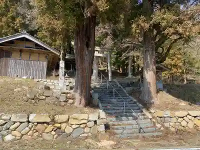 有徳神社の{uncategorized: "未分類", other: "その他", undefined: "問題あり", building: "その他建物", grave: "お墓", sacred_gate: "鳥居", guardian: "狛犬", statue: "像", buddha: "仏像", history: "歴史", nature: "自然", garden: "庭園", animal: "動物", pagoda: "塔", temizu: "手水舎", mountain_gate: "山門・神門", sanctuary: "本殿・本堂", subordinate: "末社・摂社", art: "芸術", scenery: "景色", jizo: "地蔵", ema: "絵馬", goshuin: "御朱印", omikuji: "おみくじ", items: "授与品その他", amulet: "お守り", goshuincho: "御朱印帳", eats: "食事", festival: "お祭り", votive_dance: "神楽", shichigosan: "七五三参", wedding: "結婚式", experience: "体験その他", initially: "初詣", around: "周辺", anti_infection: "感染症対策"}