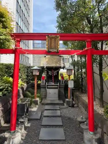 有楽稲荷神社の{uncategorized: "未分類", other: "その他", undefined: "問題あり", building: "その他建物", grave: "お墓", sacred_gate: "鳥居", guardian: "狛犬", statue: "像", buddha: "仏像", history: "歴史", nature: "自然", garden: "庭園", animal: "動物", pagoda: "塔", temizu: "手水舎", mountain_gate: "山門・神門", sanctuary: "本殿・本堂", subordinate: "末社・摂社", art: "芸術", scenery: "景色", jizo: "地蔵", ema: "絵馬", goshuin: "御朱印", omikuji: "おみくじ", items: "授与品その他", amulet: "お守り", goshuincho: "御朱印帳", eats: "食事", festival: "お祭り", votive_dance: "神楽", shichigosan: "七五三参", wedding: "結婚式", experience: "体験その他", initially: "初詣", around: "周辺", anti_infection: "感染症対策"}