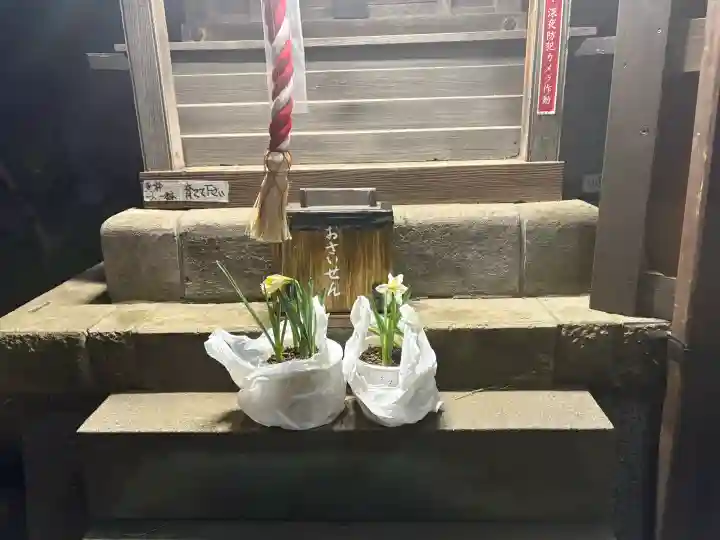 関町南御嶽神社の{uncategorized: "未分類", other: "その他", undefined: "問題あり", building: "その他建物", grave: "お墓", sacred_gate: "鳥居", guardian: "狛犬", statue: "像", buddha: "仏像", history: "歴史", nature: "自然", garden: "庭園", animal: "動物", pagoda: "塔", temizu: "手水舎", mountain_gate: "山門・神門", sanctuary: "本殿・本堂", subordinate: "末社・摂社", art: "芸術", scenery: "景色", jizo: "地蔵", ema: "絵馬", goshuin: "御朱印", omikuji: "おみくじ", items: "授与品その他", amulet: "お守り", goshuincho: "御朱印帳", eats: "食事", festival: "お祭り", votive_dance: "神楽", shichigosan: "七五三参", wedding: "結婚式", experience: "体験その他", initially: "初詣", around: "周辺", anti_infection: "感染症対策"}