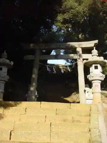 左右神社の鳥居