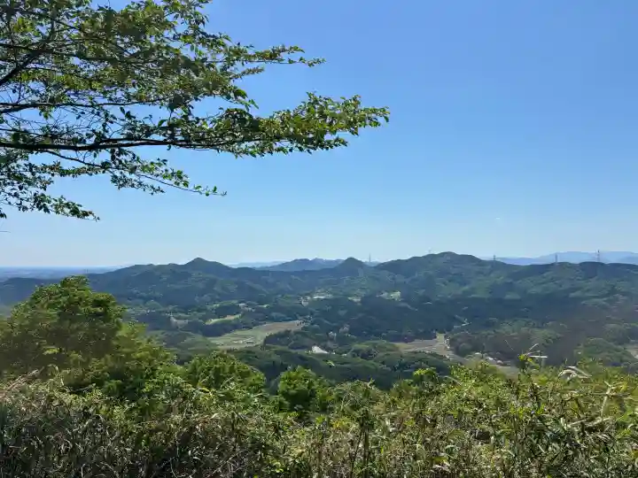 羽黒山神社の{uncategorized: "未分類", other: "その他", undefined: "問題あり", building: "その他建物", grave: "お墓", sacred_gate: "鳥居", guardian: "狛犬", statue: "像", buddha: "仏像", history: "歴史", nature: "自然", garden: "庭園", animal: "動物", pagoda: "塔", temizu: "手水舎", mountain_gate: "山門・神門", sanctuary: "本殿・本堂", subordinate: "末社・摂社", art: "芸術", scenery: "景色", jizo: "地蔵", ema: "絵馬", goshuin: "御朱印", omikuji: "おみくじ", items: "授与品その他", amulet: "お守り", goshuincho: "御朱印帳", eats: "食事", festival: "お祭り", votive_dance: "神楽", shichigosan: "七五三参", wedding: "結婚式", experience: "体験その他", initially: "初詣", around: "周辺", anti_infection: "感染症対策"}