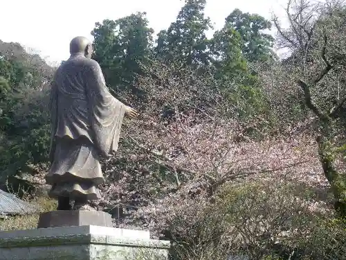 妙本寺の像