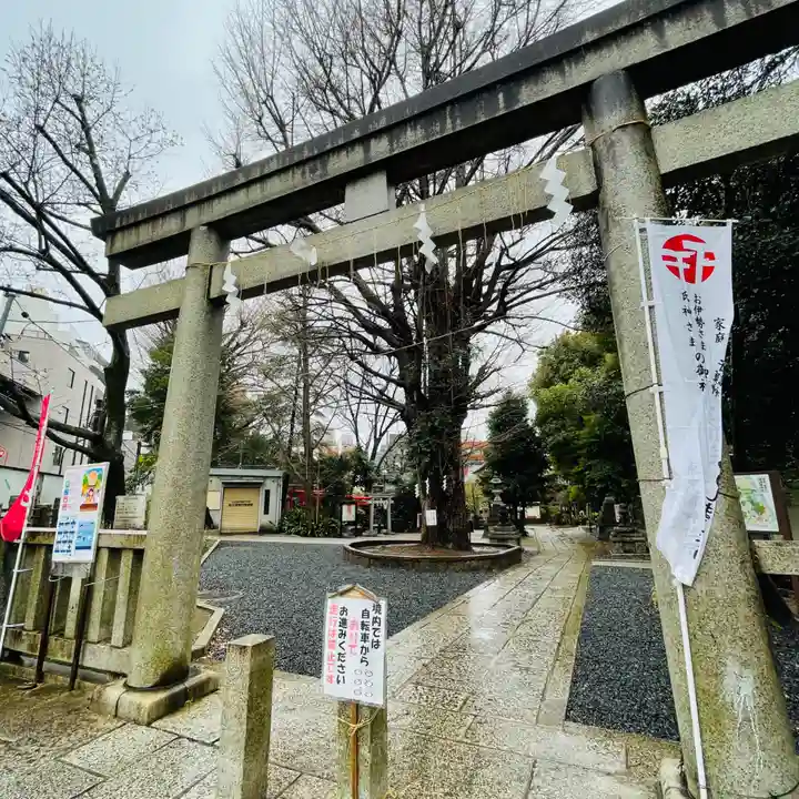 鳩森八幡神社の鳥居