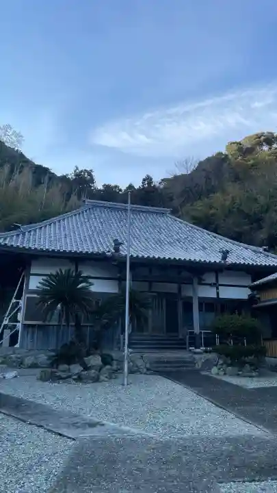 本誓寺の{uncategorized: "未分類", other: "その他", undefined: "問題あり", building: "その他建物", grave: "お墓", sacred_gate: "鳥居", guardian: "狛犬", statue: "像", buddha: "仏像", history: "歴史", nature: "自然", garden: "庭園", animal: "動物", pagoda: "塔", temizu: "手水舎", mountain_gate: "山門・神門", sanctuary: "本殿・本堂", subordinate: "末社・摂社", art: "芸術", scenery: "景色", jizo: "地蔵", ema: "絵馬", goshuin: "御朱印", omikuji: "おみくじ", items: "授与品その他", amulet: "お守り", goshuincho: "御朱印帳", eats: "食事", festival: "お祭り", votive_dance: "神楽", shichigosan: "七五三参", wedding: "結婚式", experience: "体験その他", initially: "初詣", around: "周辺", anti_infection: "感染症対策"}