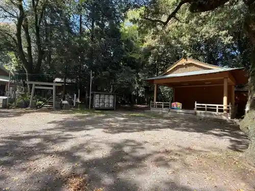 松阪神社の{uncategorized: "未分類", other: "その他", undefined: "問題あり", building: "その他建物", grave: "お墓", sacred_gate: "鳥居", guardian: "狛犬", statue: "像", buddha: "仏像", history: "歴史", nature: "自然", garden: "庭園", animal: "動物", pagoda: "塔", temizu: "手水舎", mountain_gate: "山門・神門", sanctuary: "本殿・本堂", subordinate: "末社・摂社", art: "芸術", scenery: "景色", jizo: "地蔵", ema: "絵馬", goshuin: "御朱印", omikuji: "おみくじ", items: "授与品その他", amulet: "お守り", goshuincho: "御朱印帳", eats: "食事", festival: "お祭り", votive_dance: "神楽", shichigosan: "七五三参", wedding: "結婚式", experience: "体験その他", initially: "初詣", around: "周辺", anti_infection: "感染症対策"}