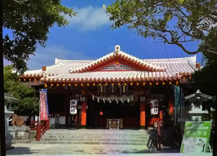 波上宮の{uncategorized: "未分類", other: "その他", undefined: "問題あり", building: "その他建物", grave: "お墓", sacred_gate: "鳥居", guardian: "狛犬", statue: "像", buddha: "仏像", history: "歴史", nature: "自然", garden: "庭園", animal: "動物", pagoda: "塔", temizu: "手水舎", mountain_gate: "山門・神門", sanctuary: "本殿・本堂", subordinate: "末社・摂社", art: "芸術", scenery: "景色", jizo: "地蔵", ema: "絵馬", goshuin: "御朱印", omikuji: "おみくじ", items: "授与品その他", amulet: "お守り", goshuincho: "御朱印帳", eats: "食事", festival: "お祭り", votive_dance: "神楽", shichigosan: "七五三参", wedding: "結婚式", experience: "体験その他", initially: "初詣", around: "周辺", anti_infection: "感染症対策"}